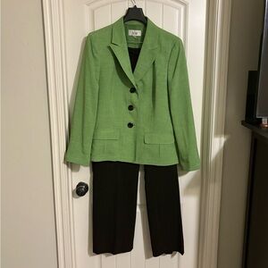 Le Suit Vibrant Green Jacket Pantsuit